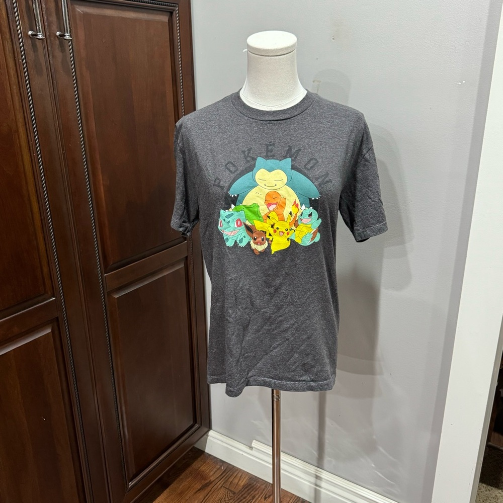 Pokeman Characters T- Shirt Size large Pikachu, Charmander, Squirtle‎